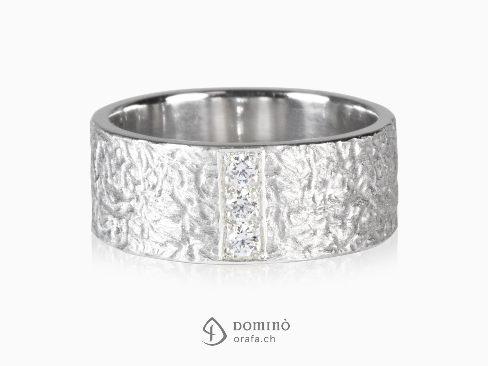 Corteccia ring with diamonds