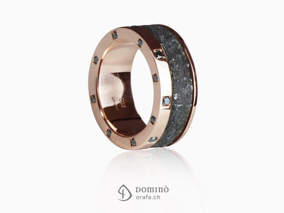 anello-ferro-prezioso-bordo-largo-lucido-16-diamanti-neri-oro-rosso
