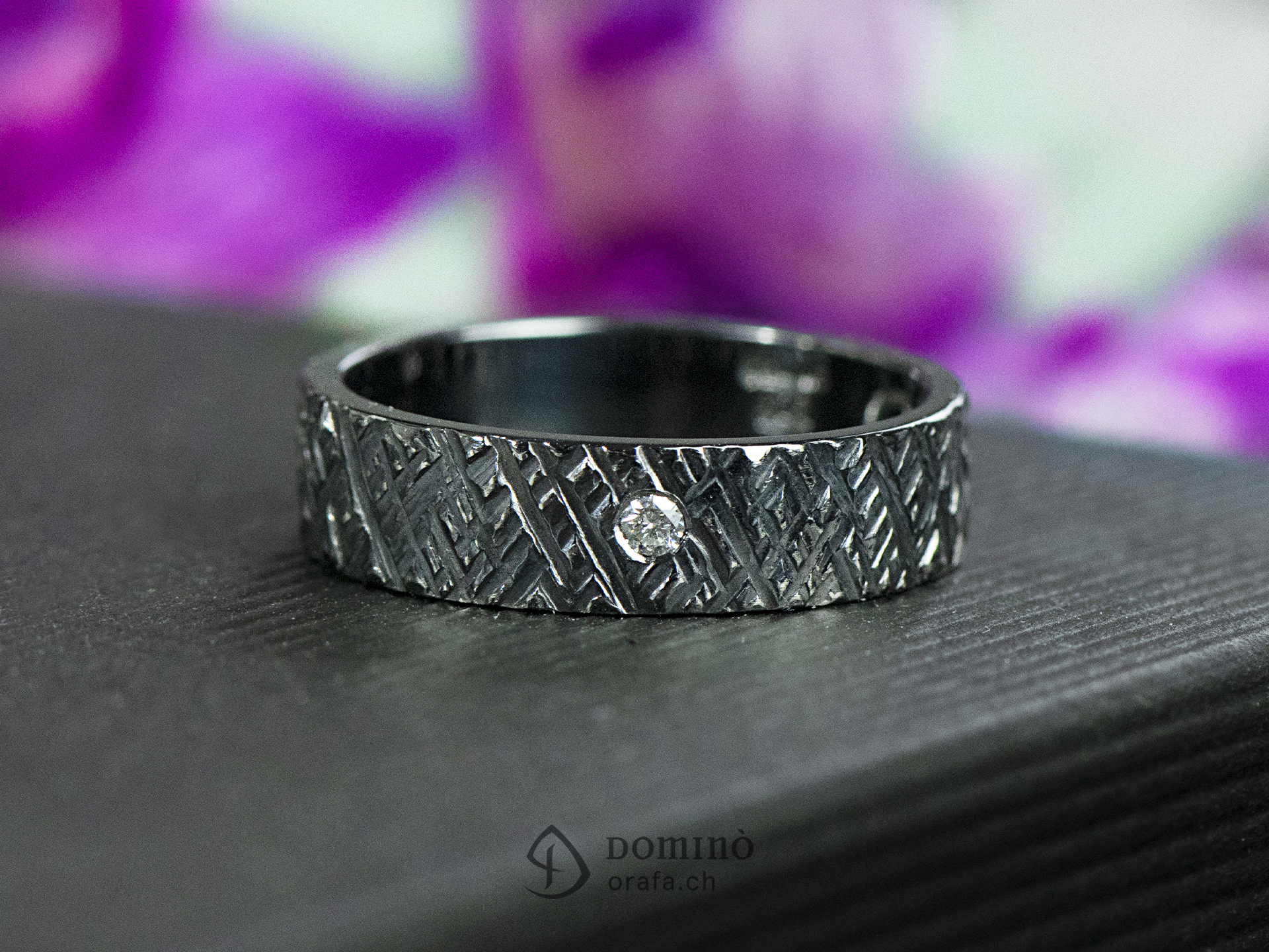 anello-linee-incrociate-rodiato-nero-diamante-incolore-argento