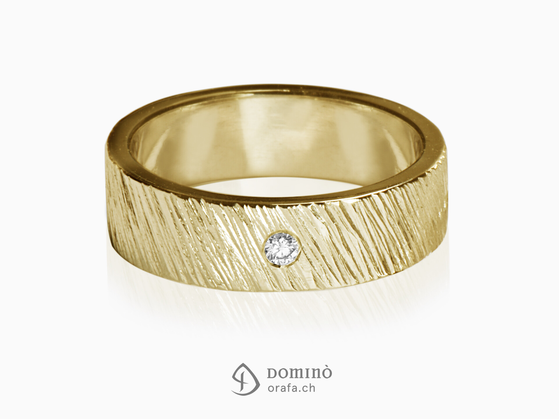 anello-linee-oblique-diamante-oro-giallo
