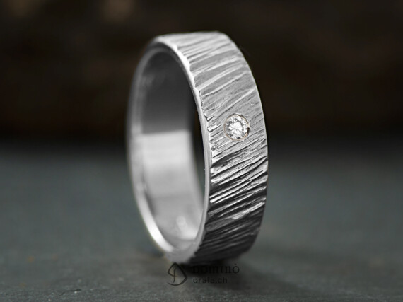 anello-linee-oblique-diamante-argento