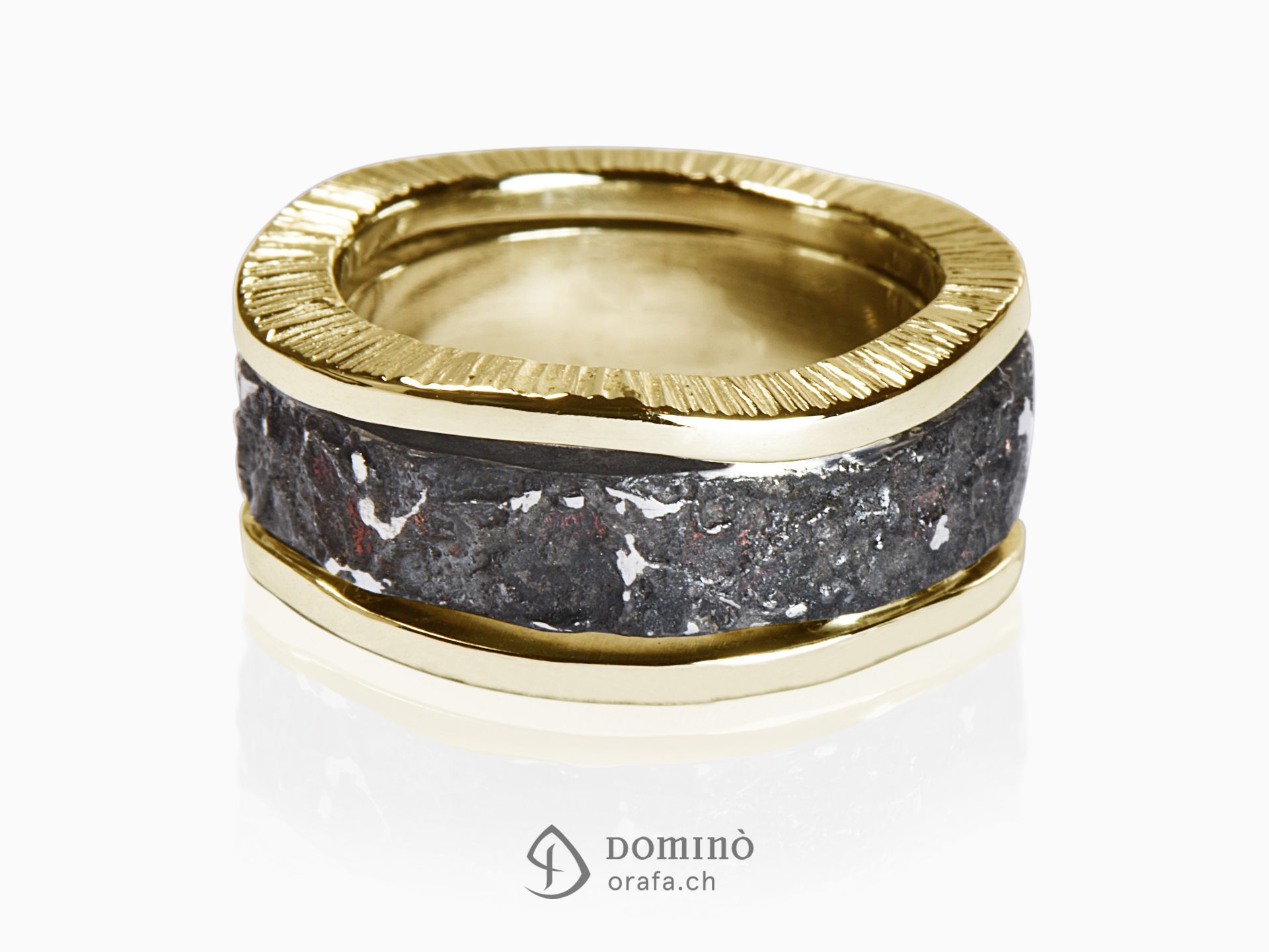 Ferro Prezioso ring with irregular edge