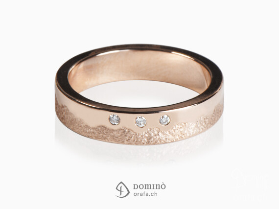 anello-sabbiato-lucido-irregolare-3-diamanti-oro-rosso