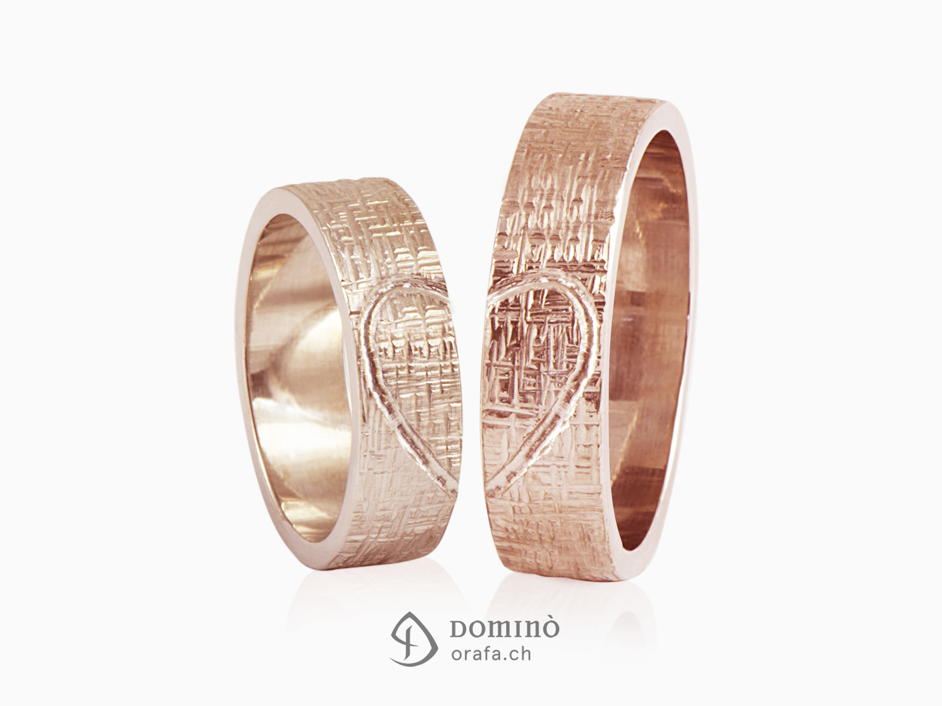 Wedding rings Crossed lines with engraved heart