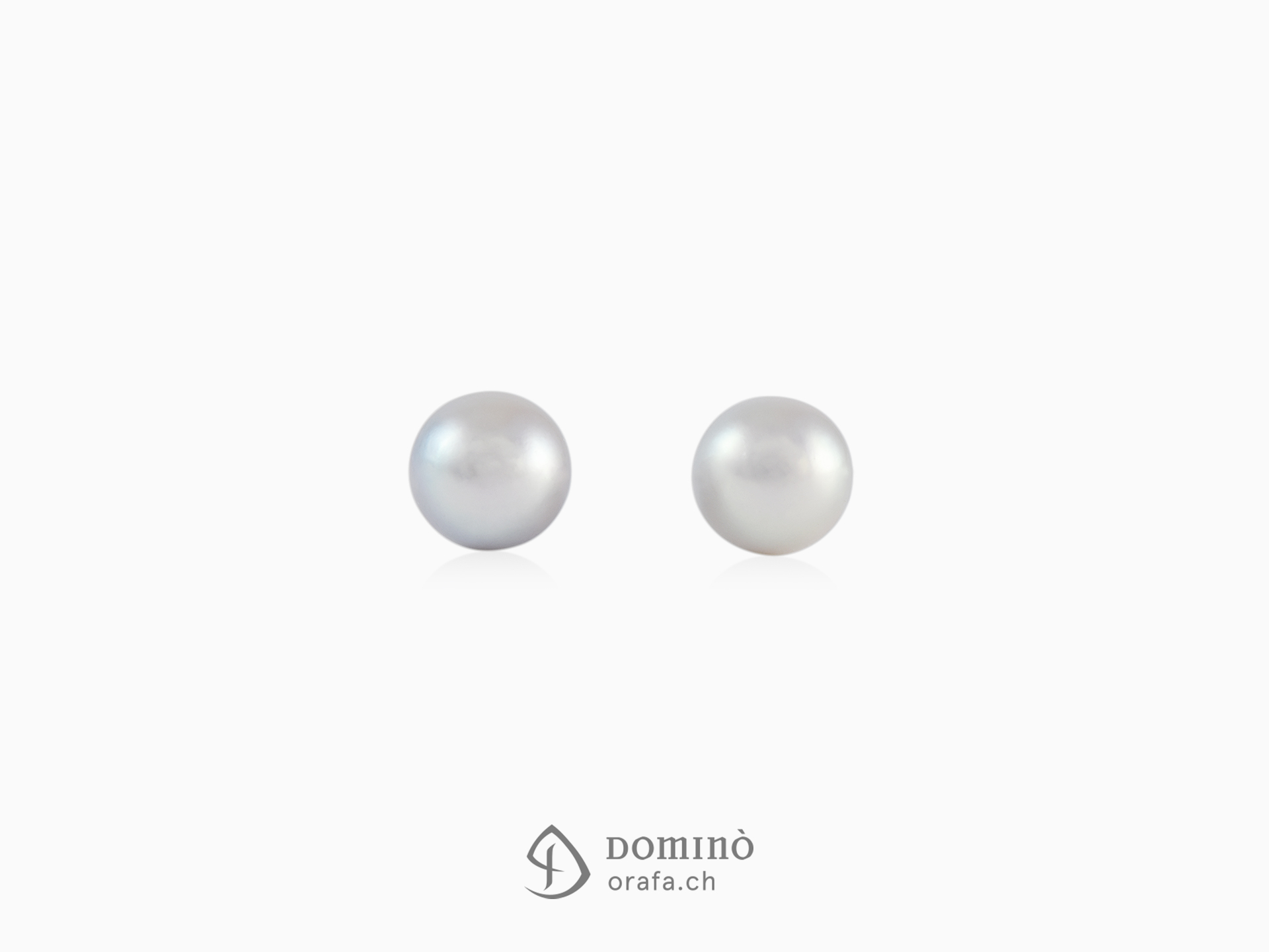 Grey pearls earrings