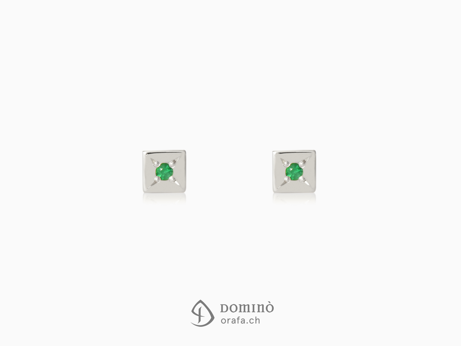 Square earrings with emeralds